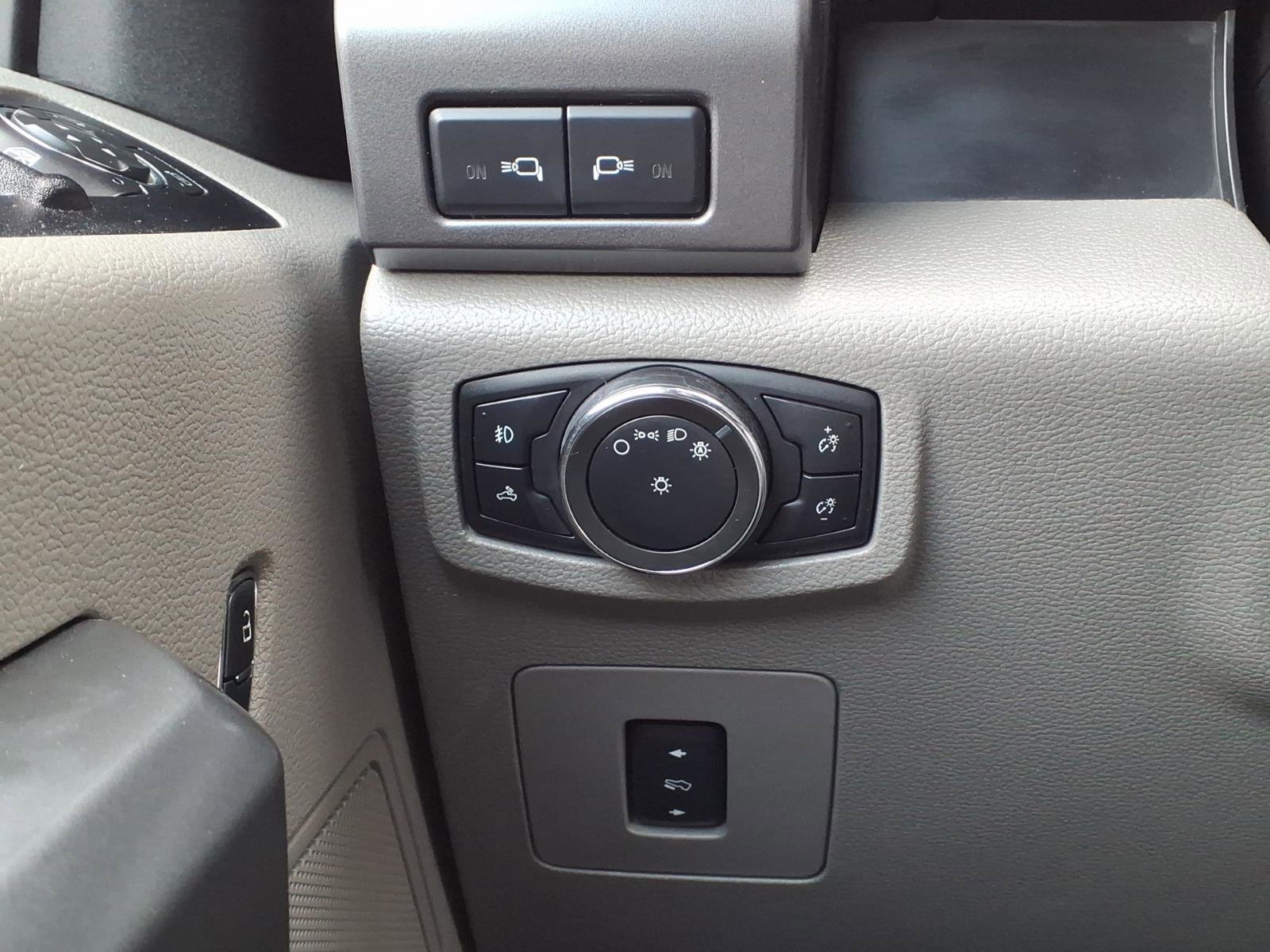 Used 2017 Ford F150 XLT w/ Equipment Group 302A Luxury AWD/4WD image 25