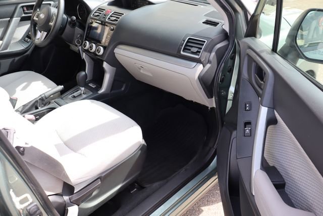 Used 2018 Subaru Forester 2.5i Premium w/ All-Weather Package image 40