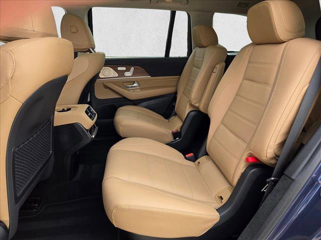 Used 2025 Mercedes-Benz GLS 580 4MATIC image 20