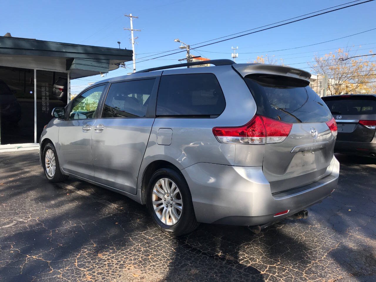 Used 2011 Toyota Sienna XLE w/ Entertainment Pkg FWD image 5