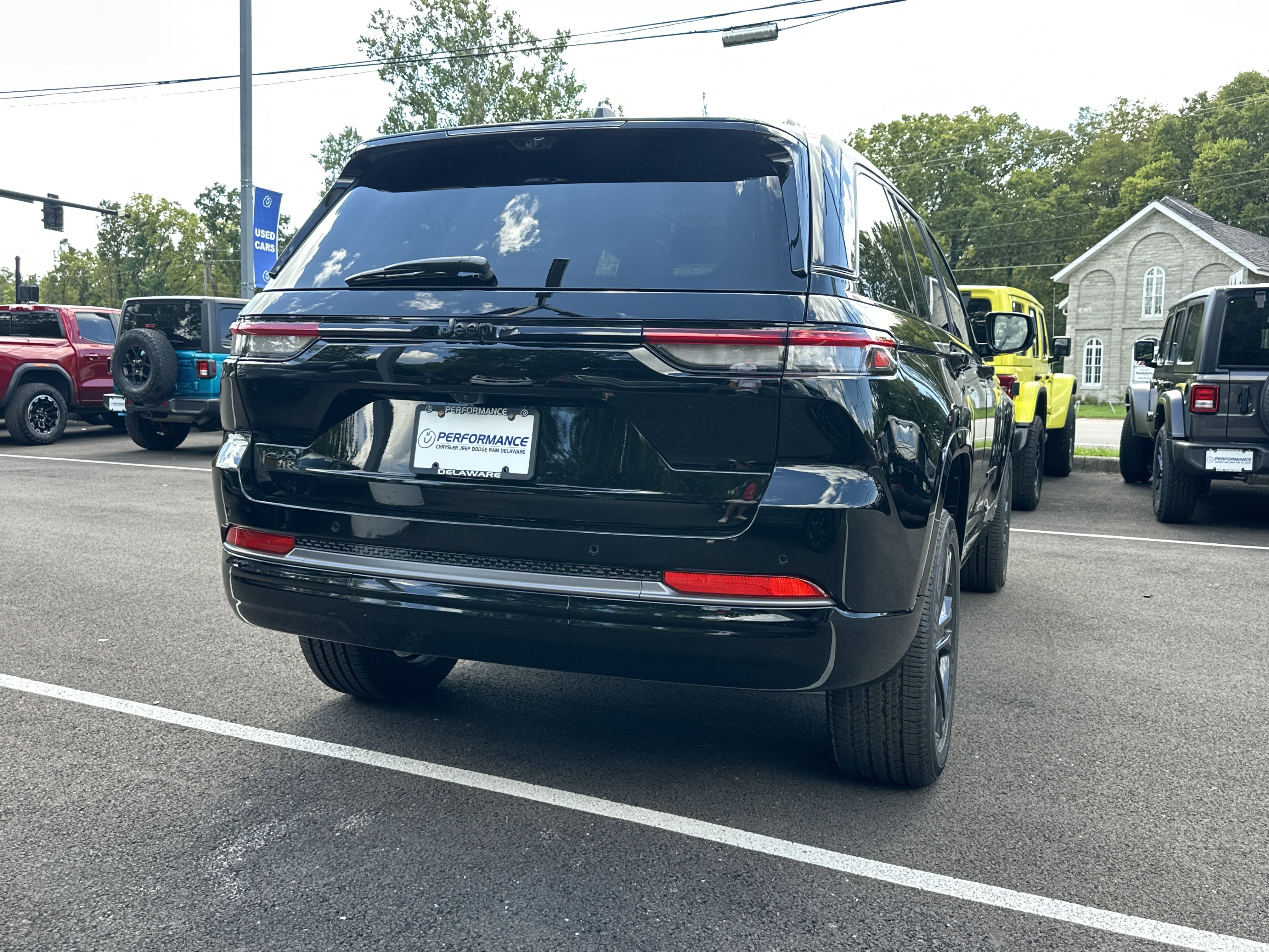 New 2027 Jeep Grand Cherokee Limited AWD/4WD image 17