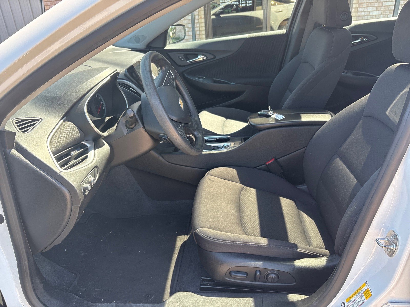 Used 2024 Chevrolet Malibu LT FWD image 3