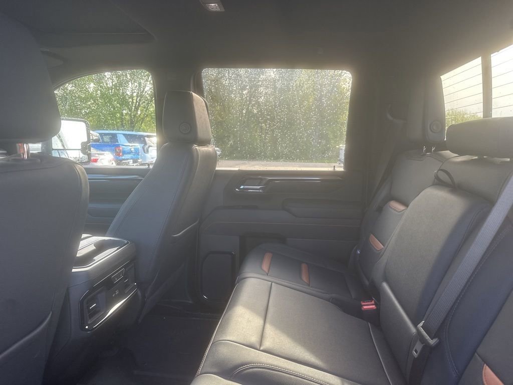 Used 2025 GMC Sierra 2500 AT4 w/ AT4 Premium Plus Package AWD/4WD image 9