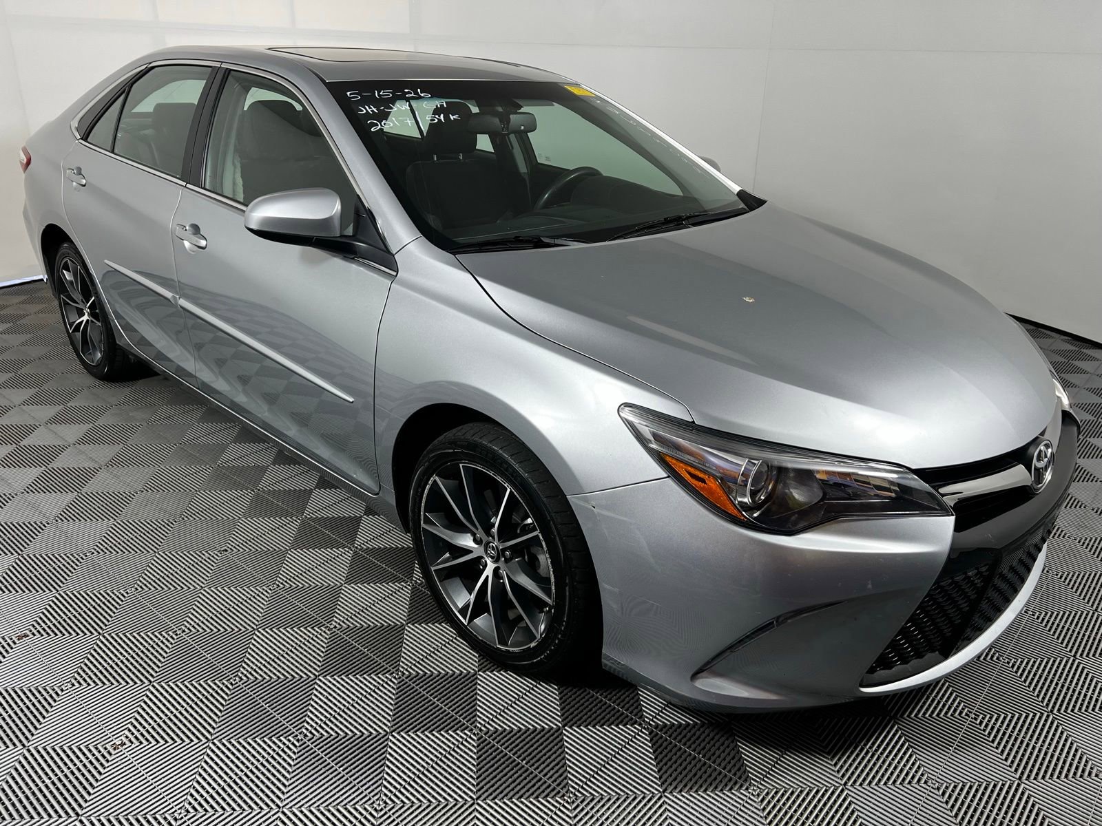 Used 2017 Toyota Camry XSE w/ Moonroof Package FWD image 3