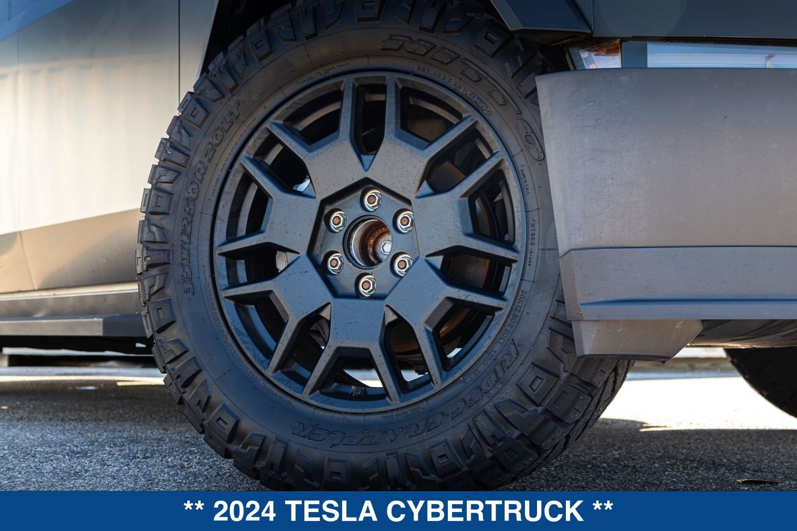 Used 2024 Tesla Cybertruck Cyberbeast AWD/4WD image 15