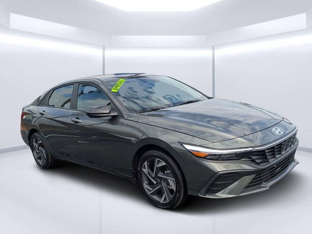 Used 2025 Hyundai Elantra SEL FWD image 1
