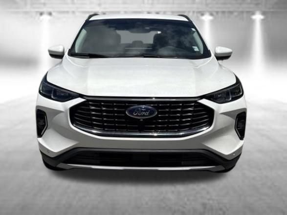 Used 2023 Ford Escape Platinum AWD/4WD image 2