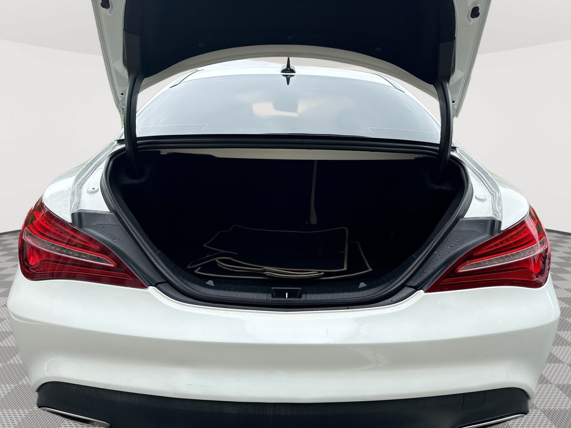 Used 2019 Mercedes-Benz CLA 250 4MATIC image 21