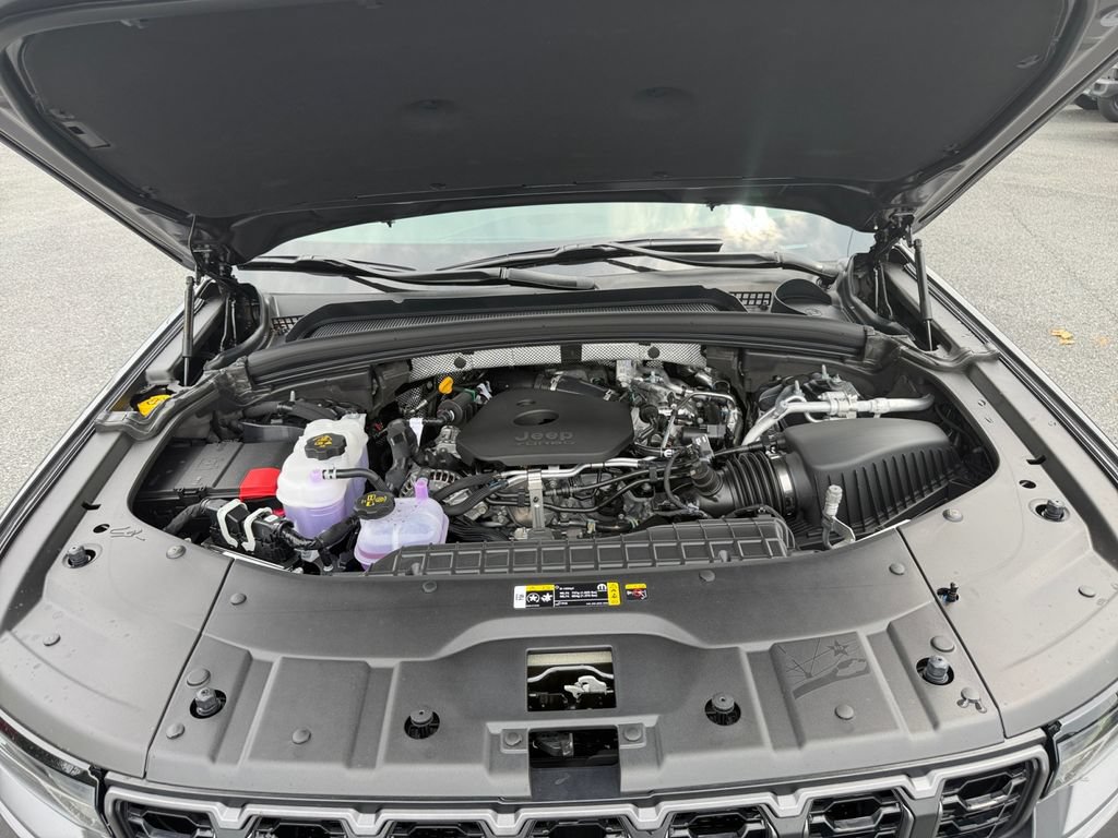 New 2026 Jeep Grand Cherokee Altitude AWD/4WD image 17