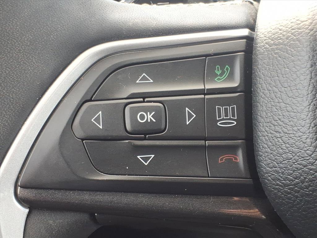 Used 2023 Jeep Grand Cherokee L Laredo w/ Luxury Tech Group I image 17