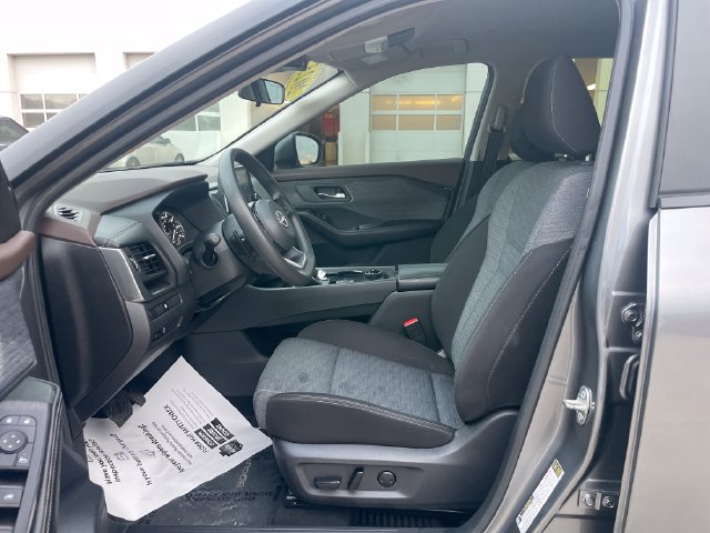 Used 2023 Nissan Rogue SV AWD/4WD image 19