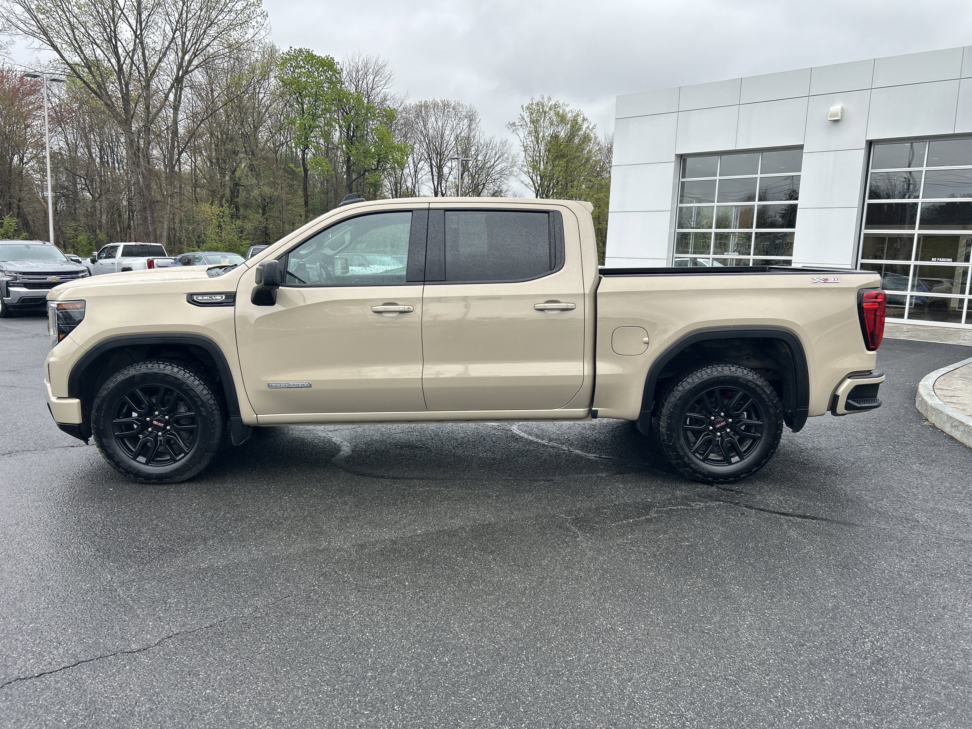 Used 2023 GMC Sierra 1500 Elevation w/ X31 Off-Road Package AWD/4WD image 2