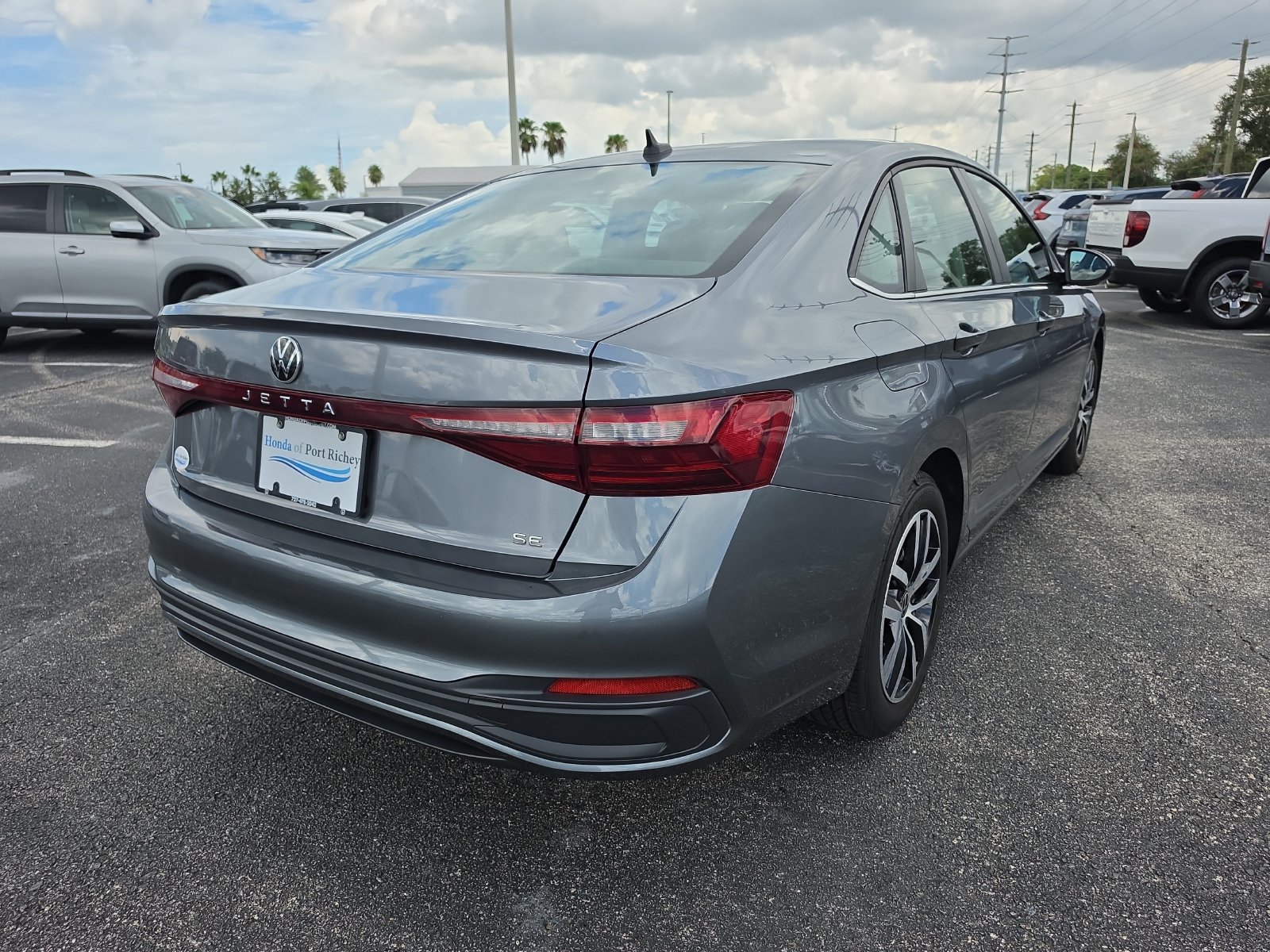 Used 2025 Volkswagen Jetta SE FWD image 4
