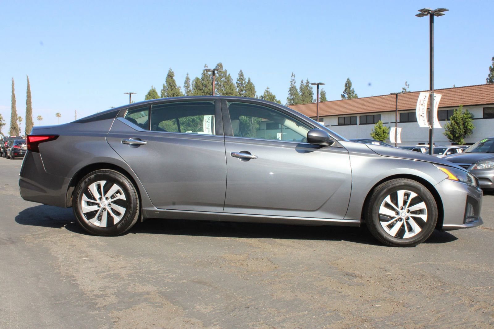 Used 2023 Nissan Altima 2.5 S FWD image 38