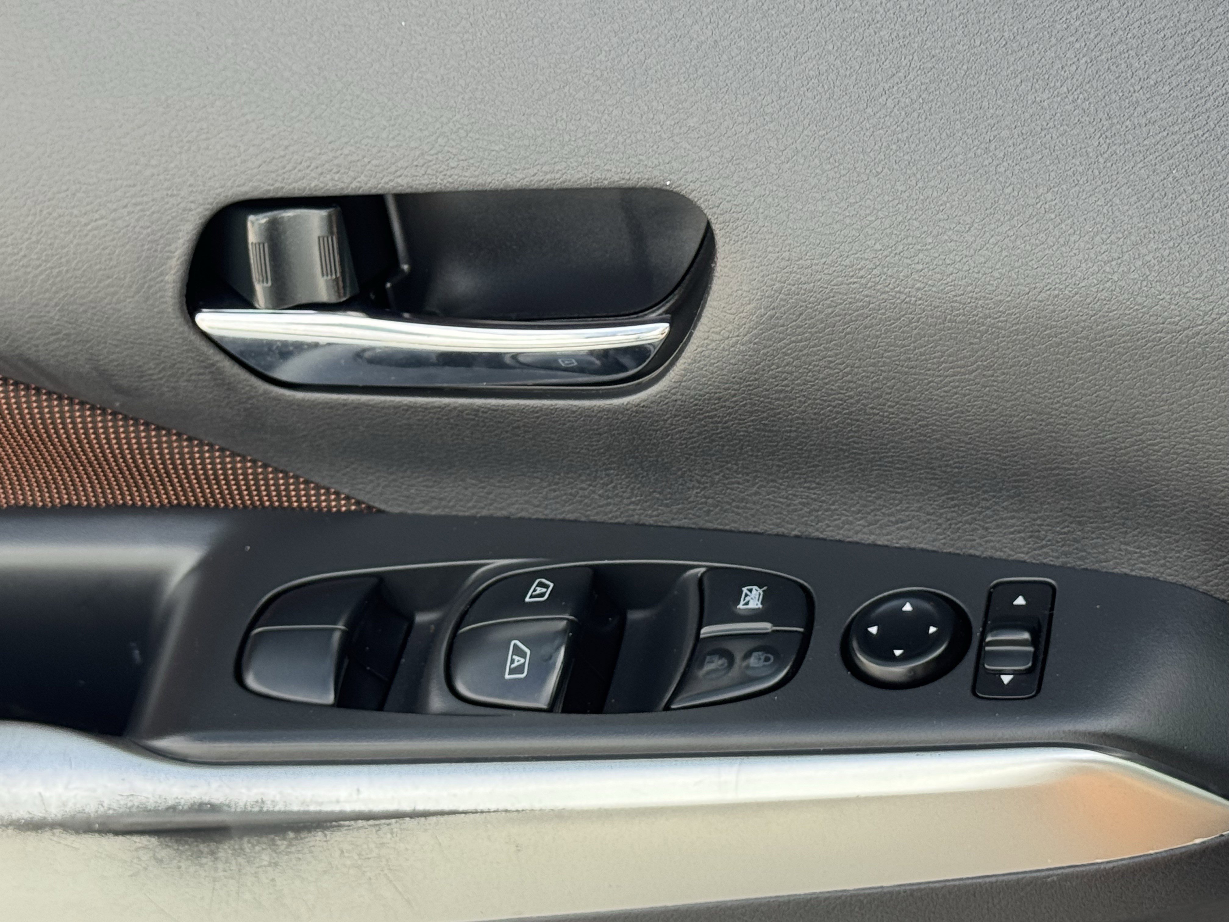 Used 2020 Nissan Kicks SR image 27