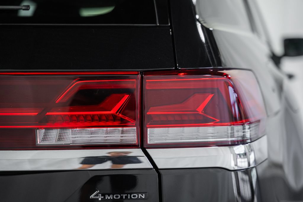 Used 2025 Volkswagen Atlas SE AWD/4WD image 6