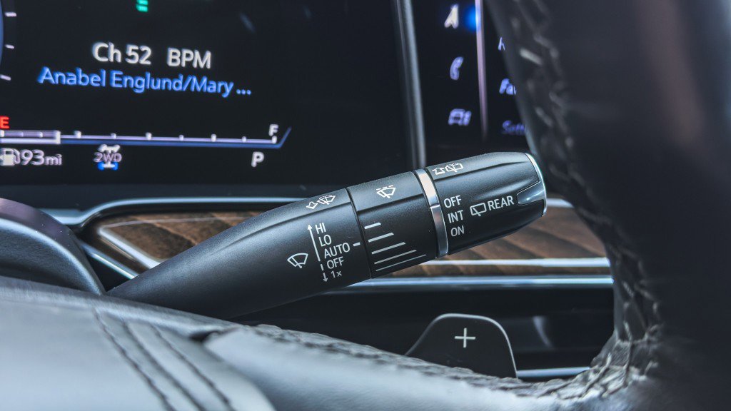 Used 2022 Cadillac Escalade ESV Sport Platinum w/ Heavy-Duty Trailer Package image 47