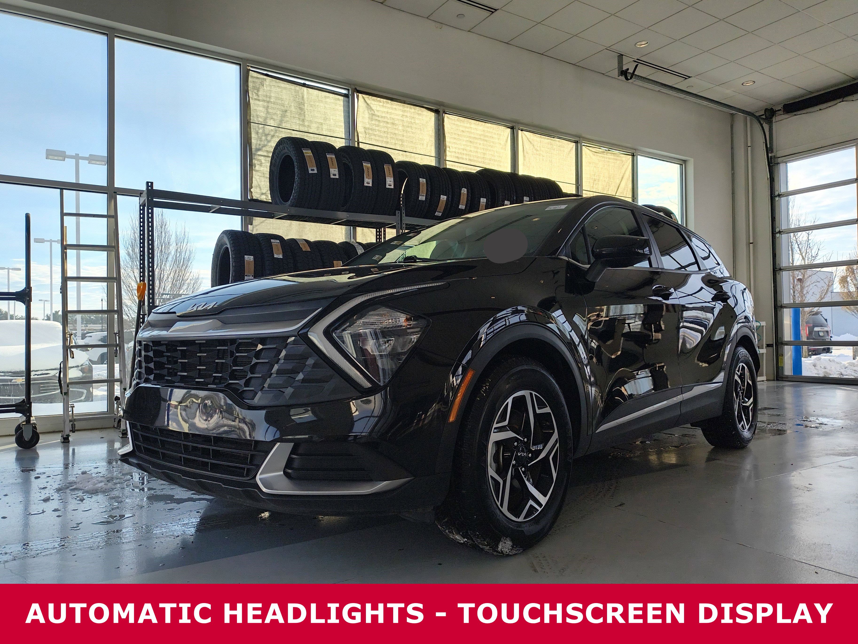 Used 2023 Kia Sportage LX image 2