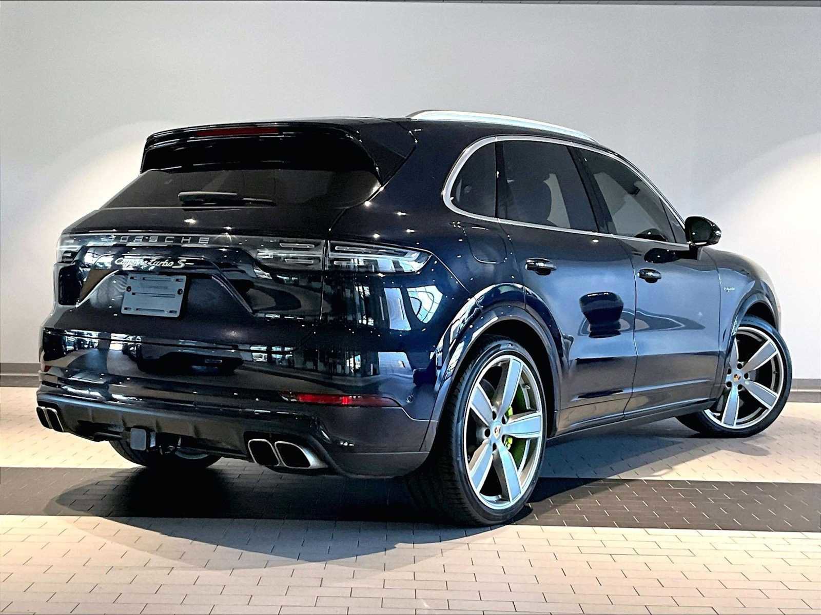Used 2023 Porsche Cayenne Turbo S image 10