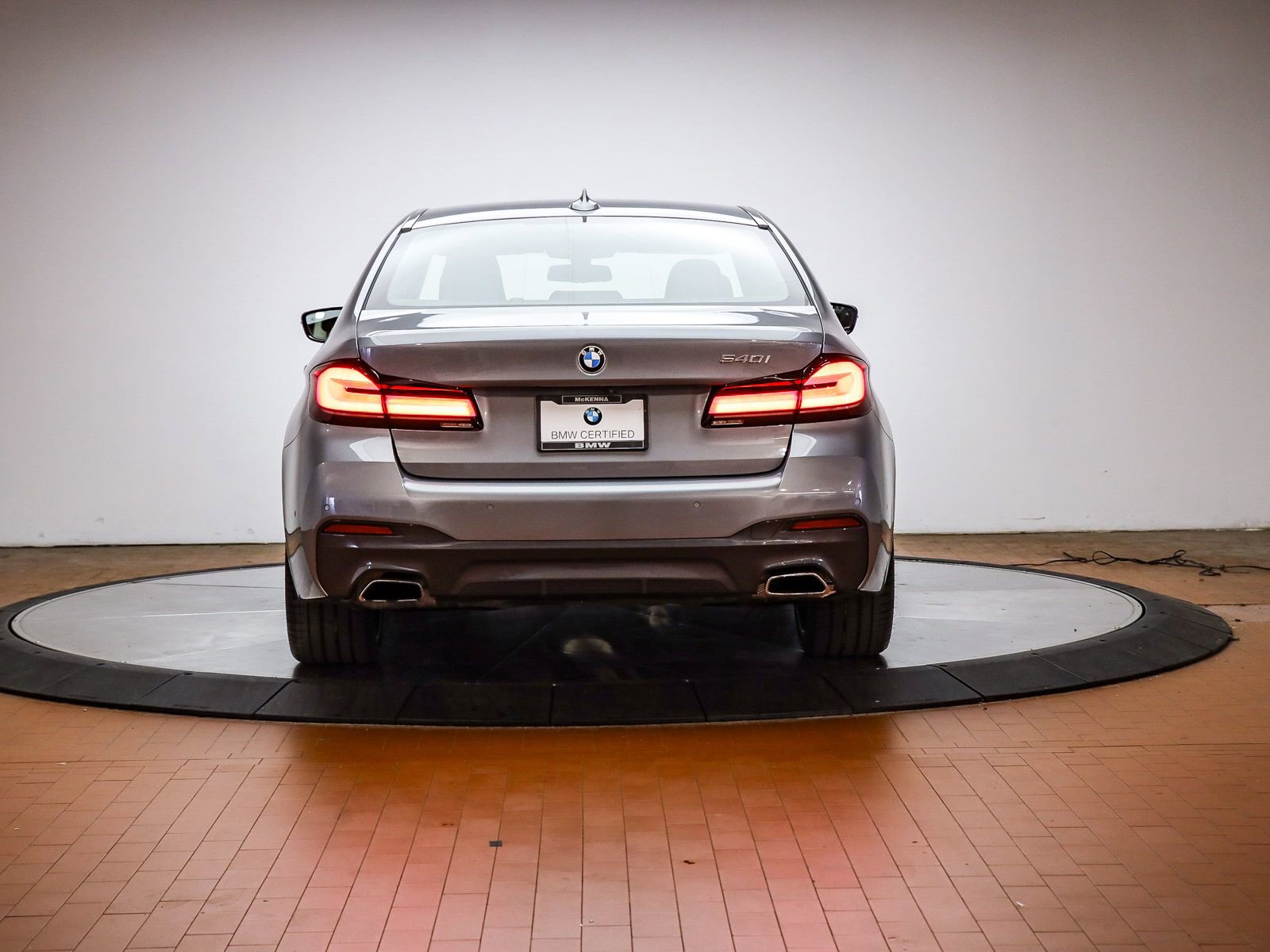 Certified 2023 BMW 540i w/ M Sport Package image 3