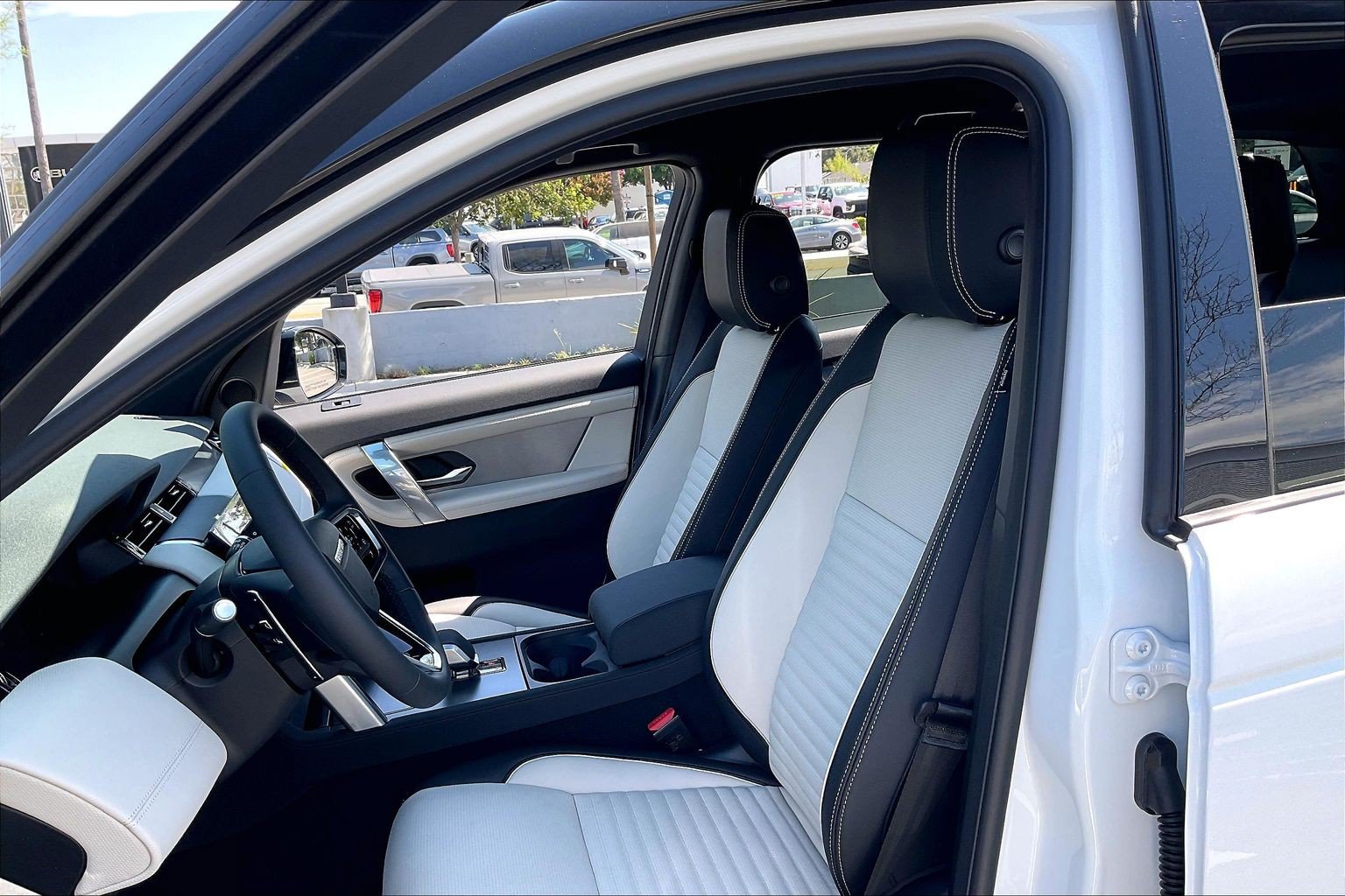 New 2026 Land Rover Discovery Sport Landmark AWD/4WD image 16