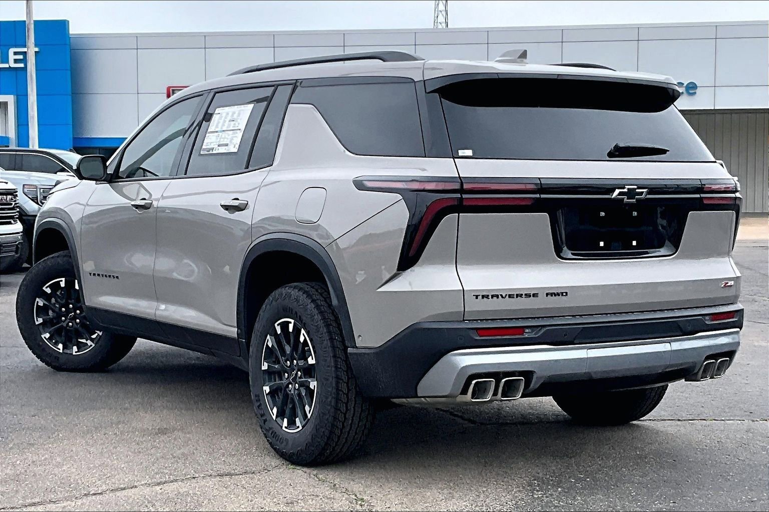 New 2026 Chevrolet Traverse Z71 w/ Enhanced Driving Package image 3