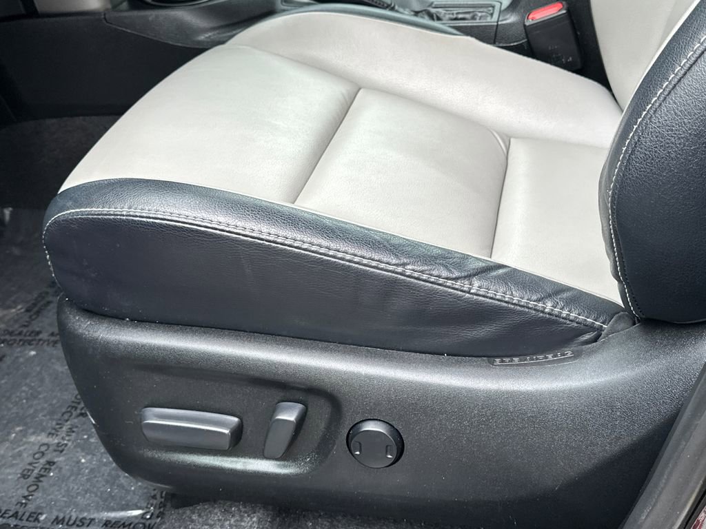Used 2017 Toyota RAV4 Limited FWD image 21