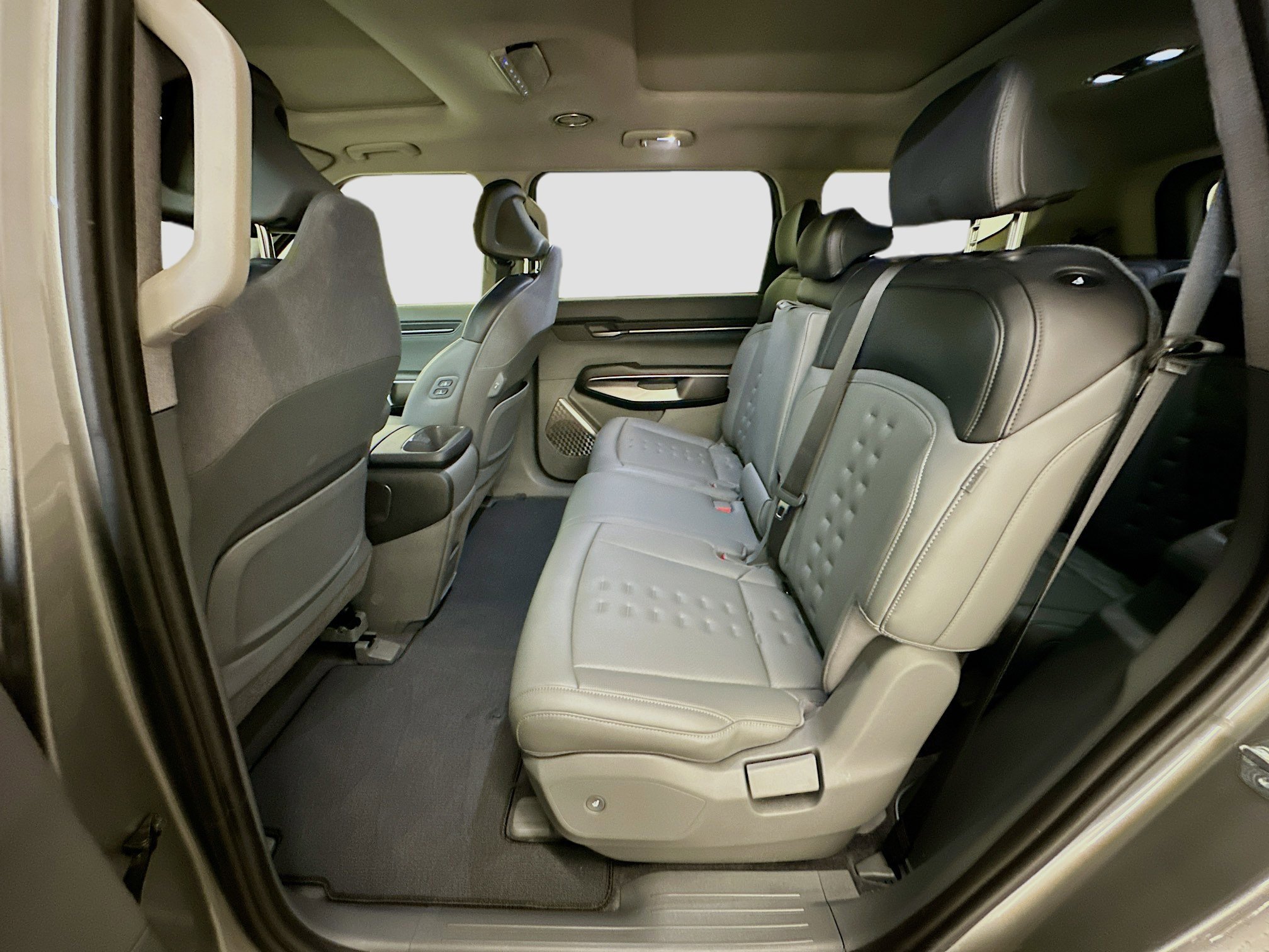 Used 2024 Kia EV9 Wind AWD/4WD image 30