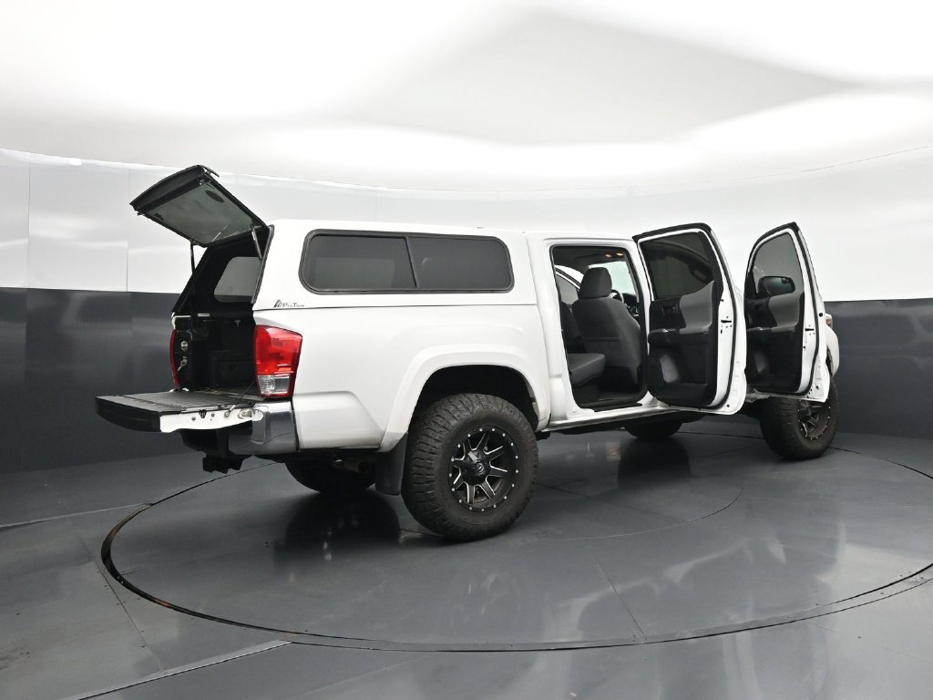 Used 2017 Toyota Tacoma SR5 w/ Tow Package AWD/4WD image 5