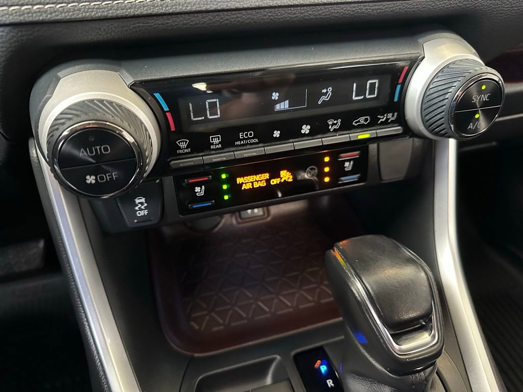 Used 2019 Toyota RAV4 Limited image 26