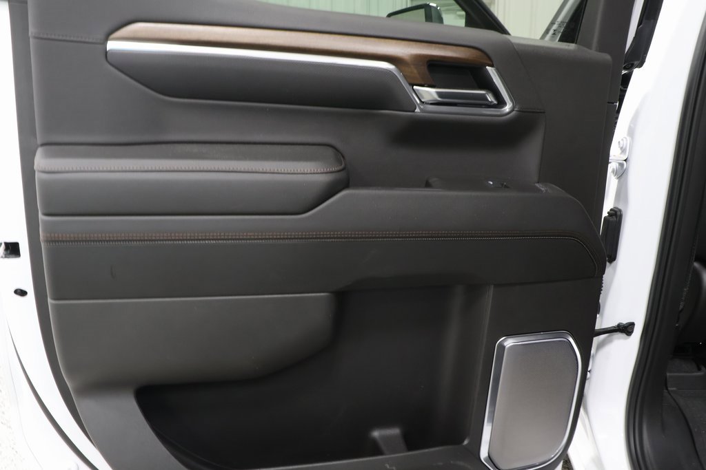 Used 2025 Chevrolet Silverado 1500 High Country w/ Technology Package image 13