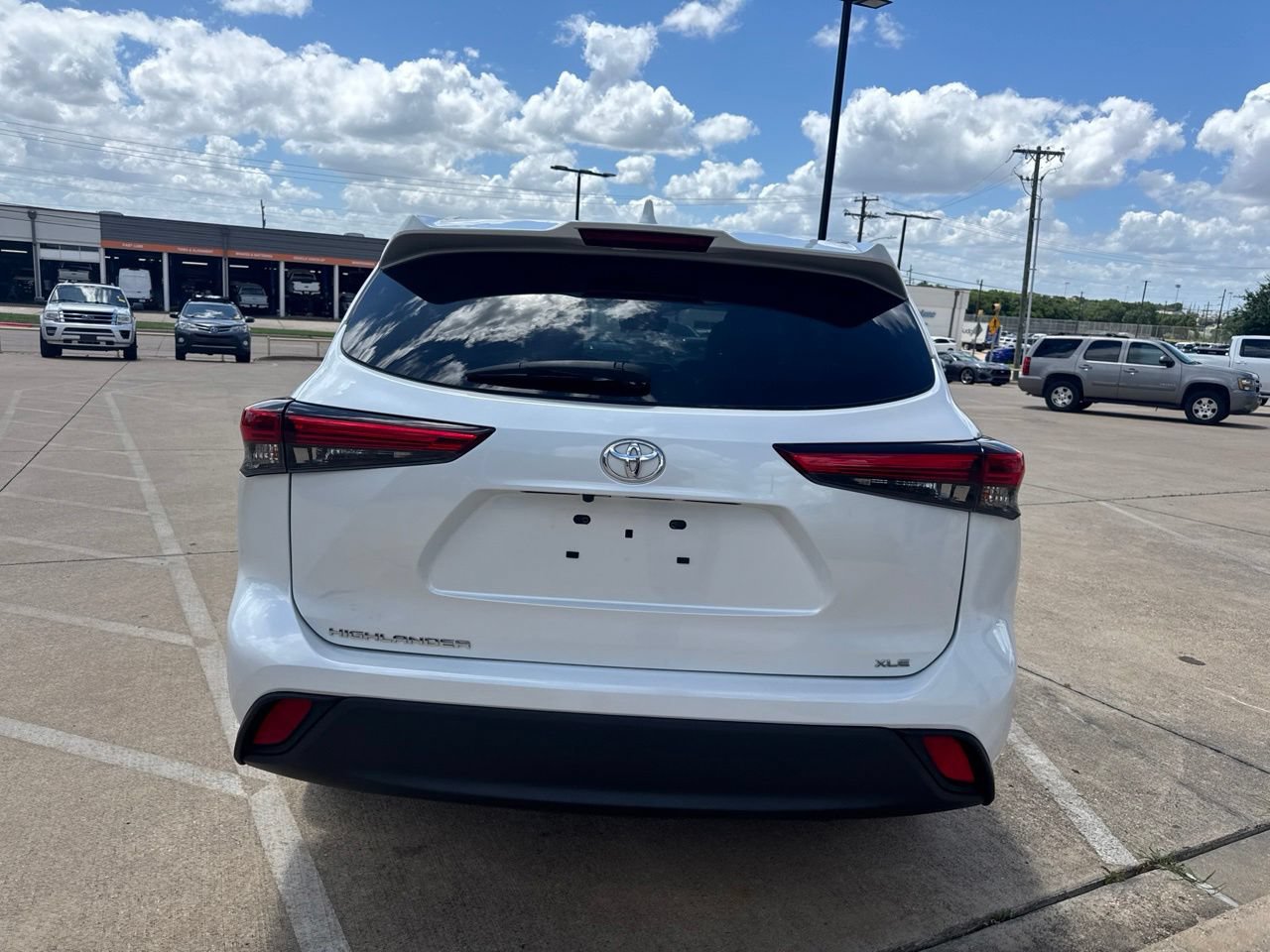 Used 2022 Toyota Highlander XLE FWD image 6
