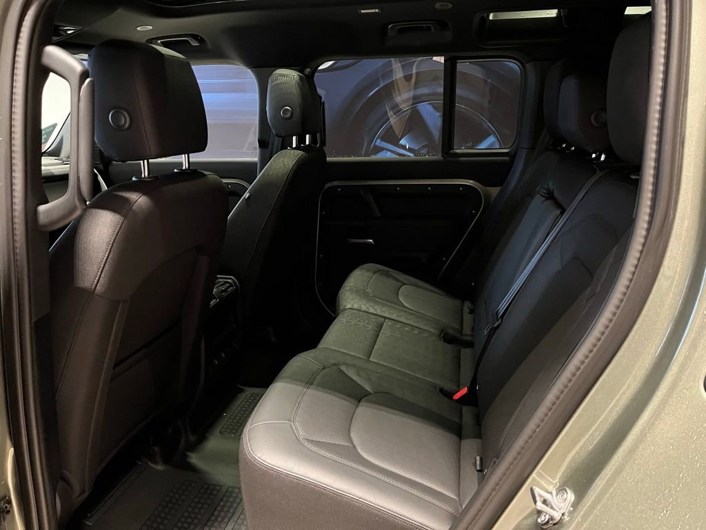 Used 2025 Land Rover Defender 110 S image 15