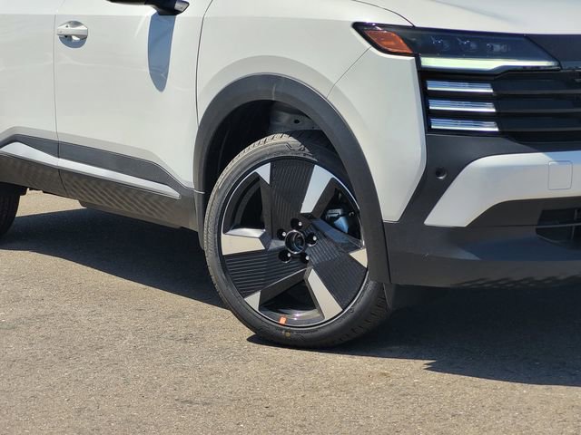 New 2026 Nissan Kicks SR FWD image 2