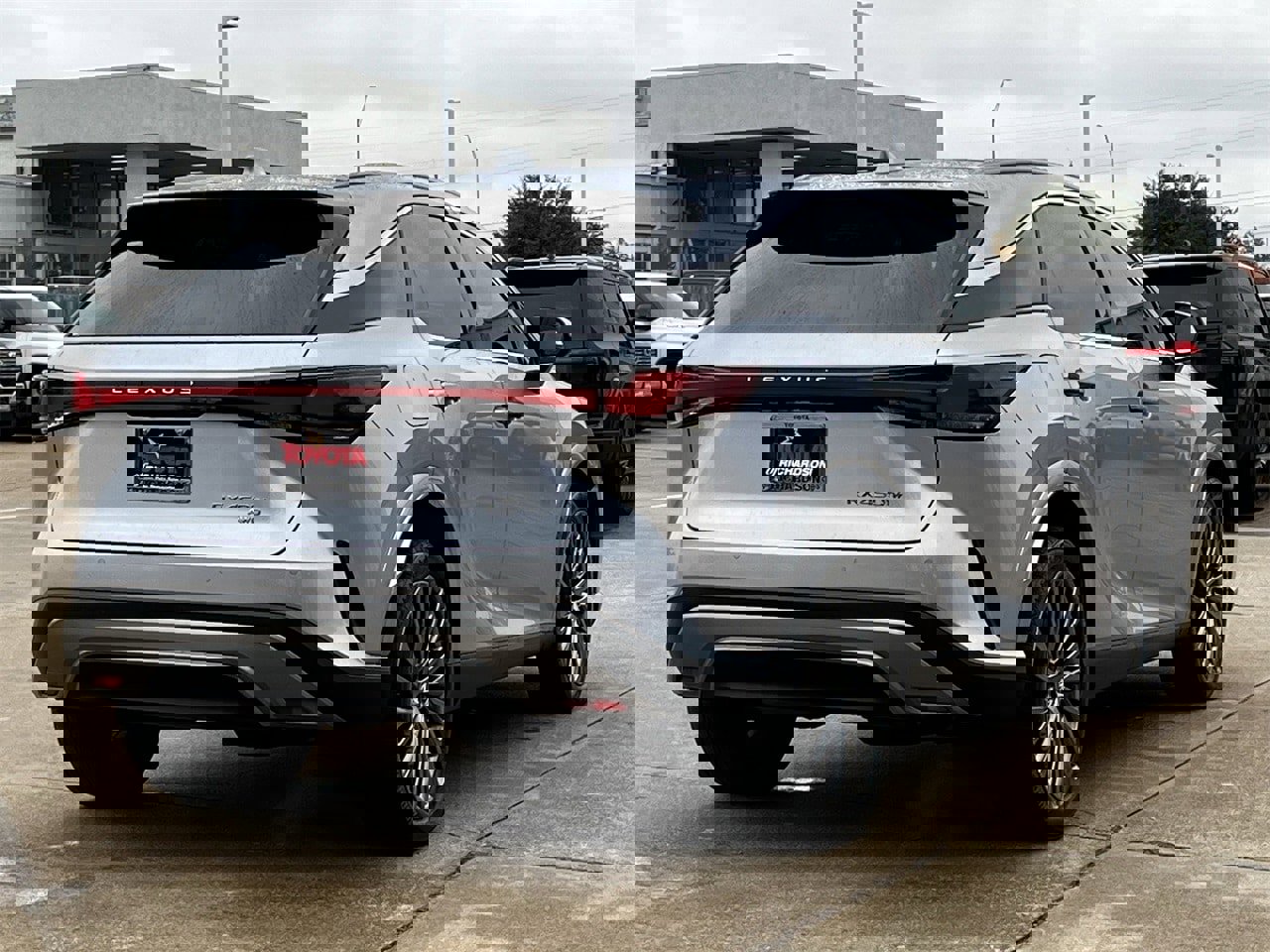 Used 2024 Lexus RX 450h AWD w/ Luxury Package image 4