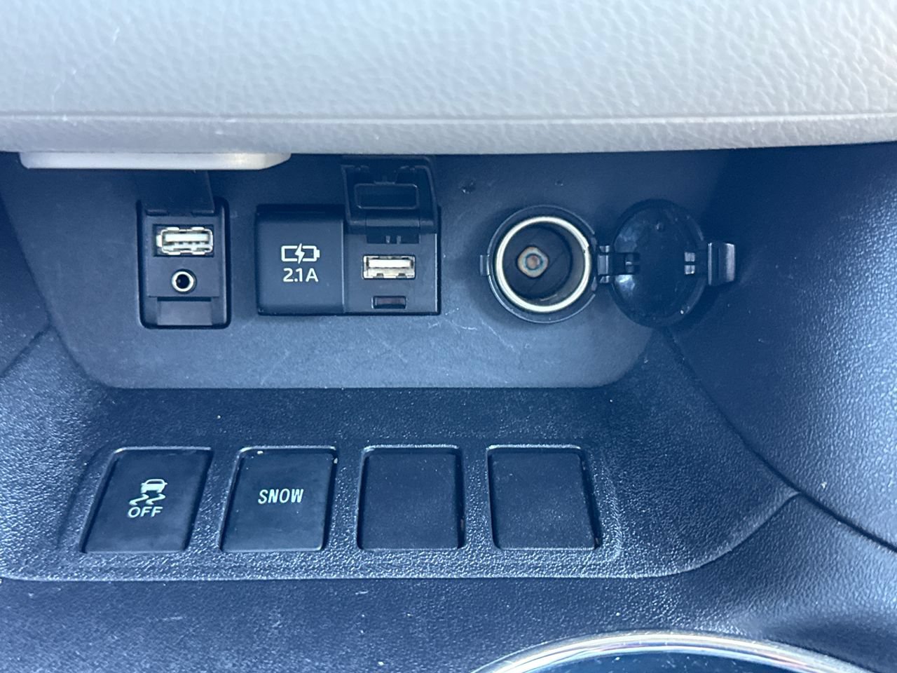 Used 2019 Toyota Highlander XLE FWD image 24