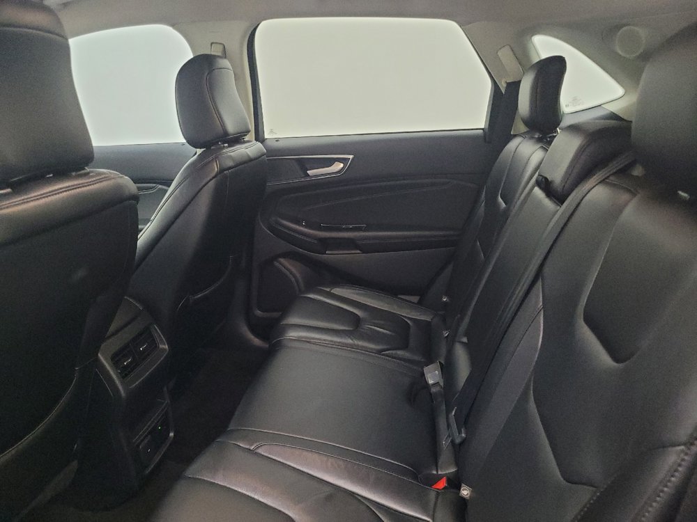 Used 2020 Ford Edge Titanium image 18