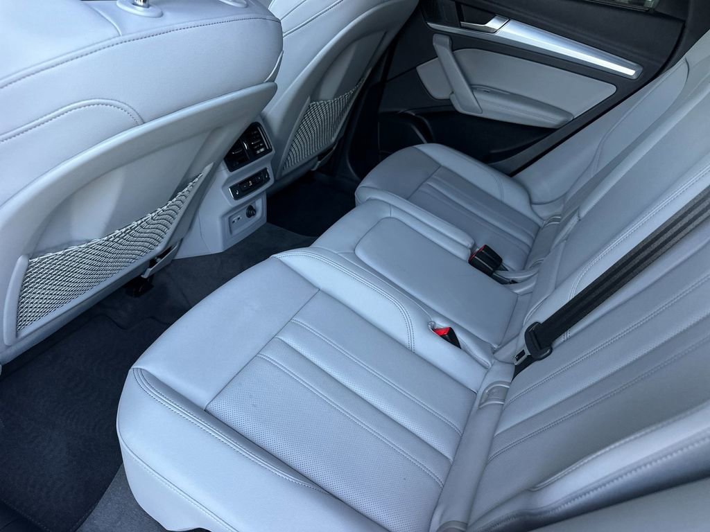 Used 2025 Audi Q5 Prestige w/ Prestige Package image 12