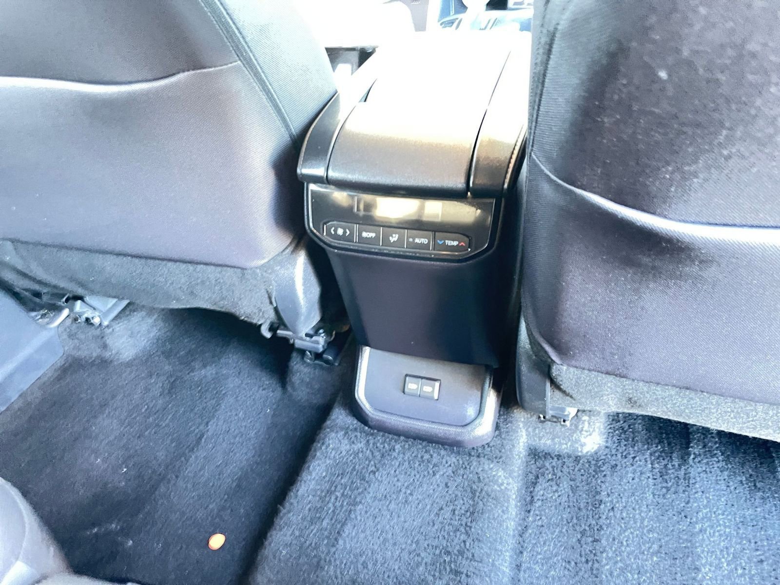 Used 2025 Toyota Highlander LE image 24