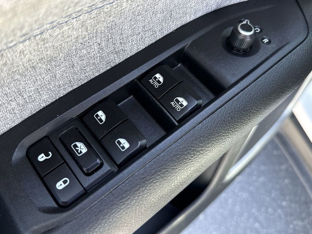 Used 2023 Jeep Compass Latitude image 22