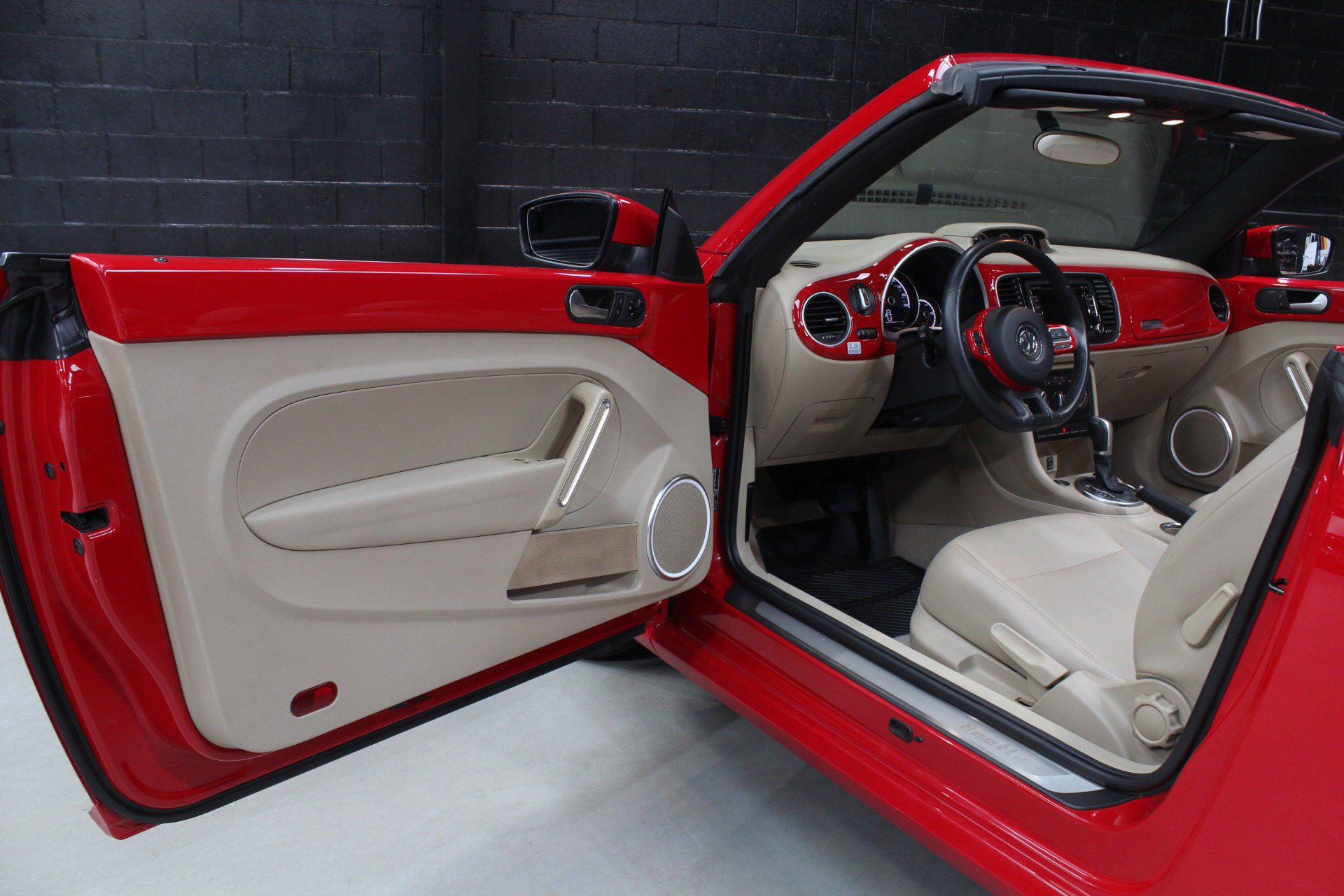 Used 2014 Volkswagen Beetle TDI FWD image 32