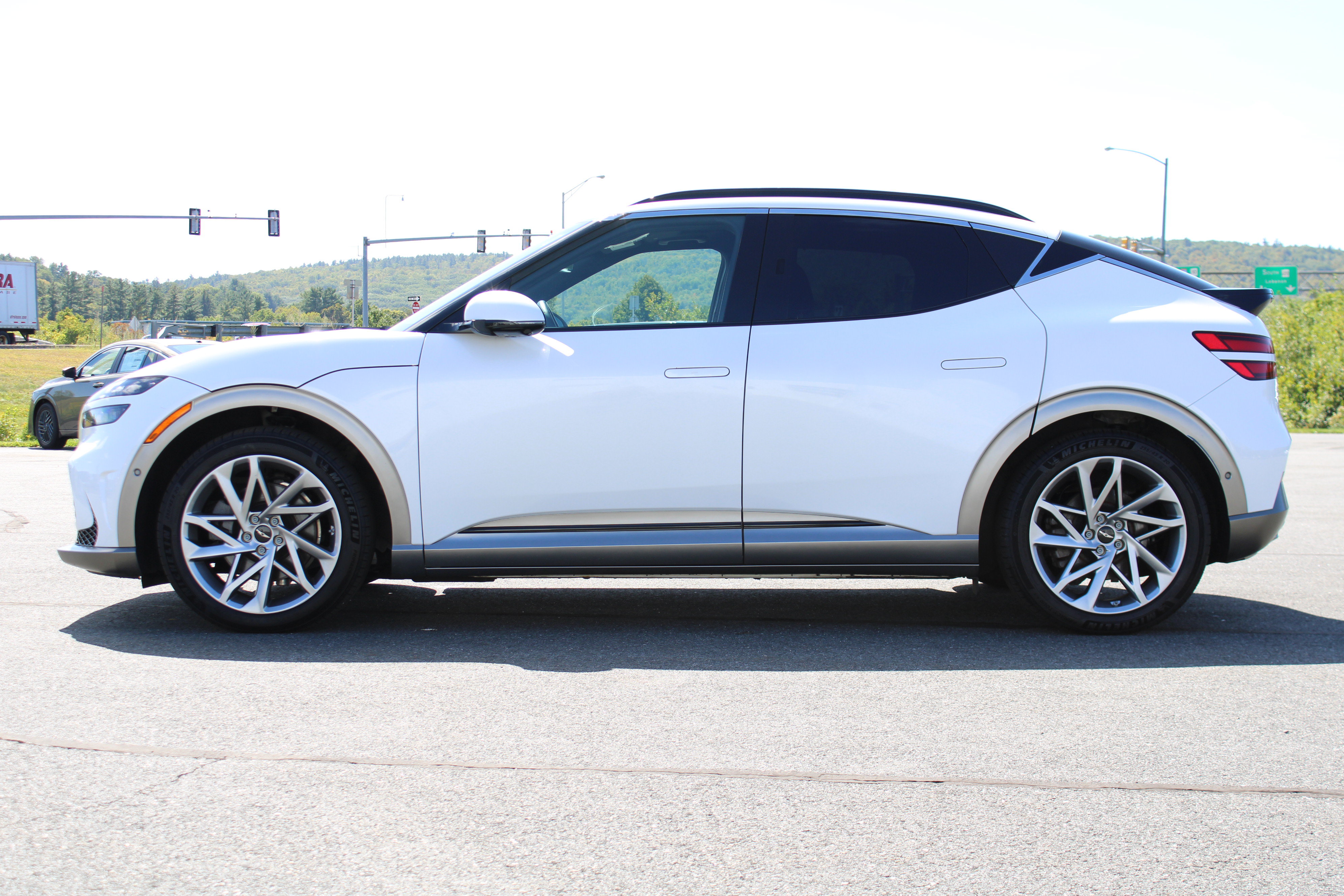 Used 2023 Genesis GV60 Advanced AWD/4WD image 11