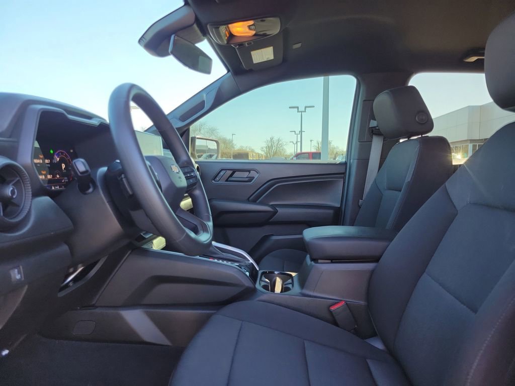 Used 2024 Chevrolet Colorado W/T w/ Safety Package image 18