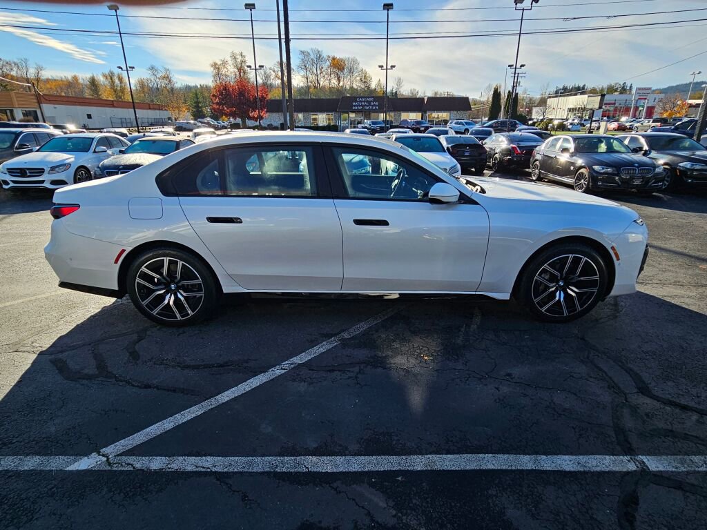 Used 2024 BMW 740i xDrive image 4