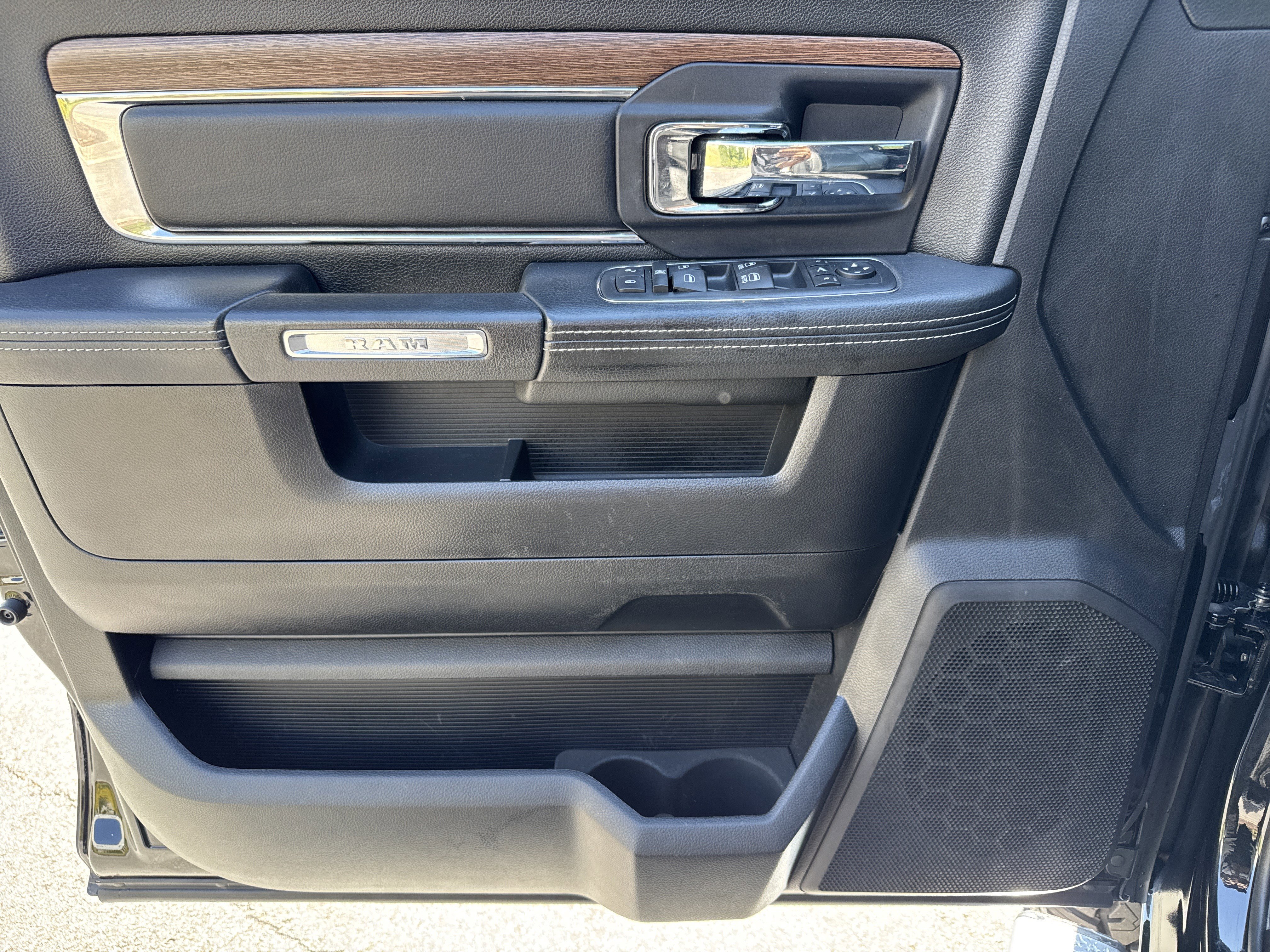 Used 2016 RAM 2500 Laramie w/ Convenience Group AWD/4WD image 14