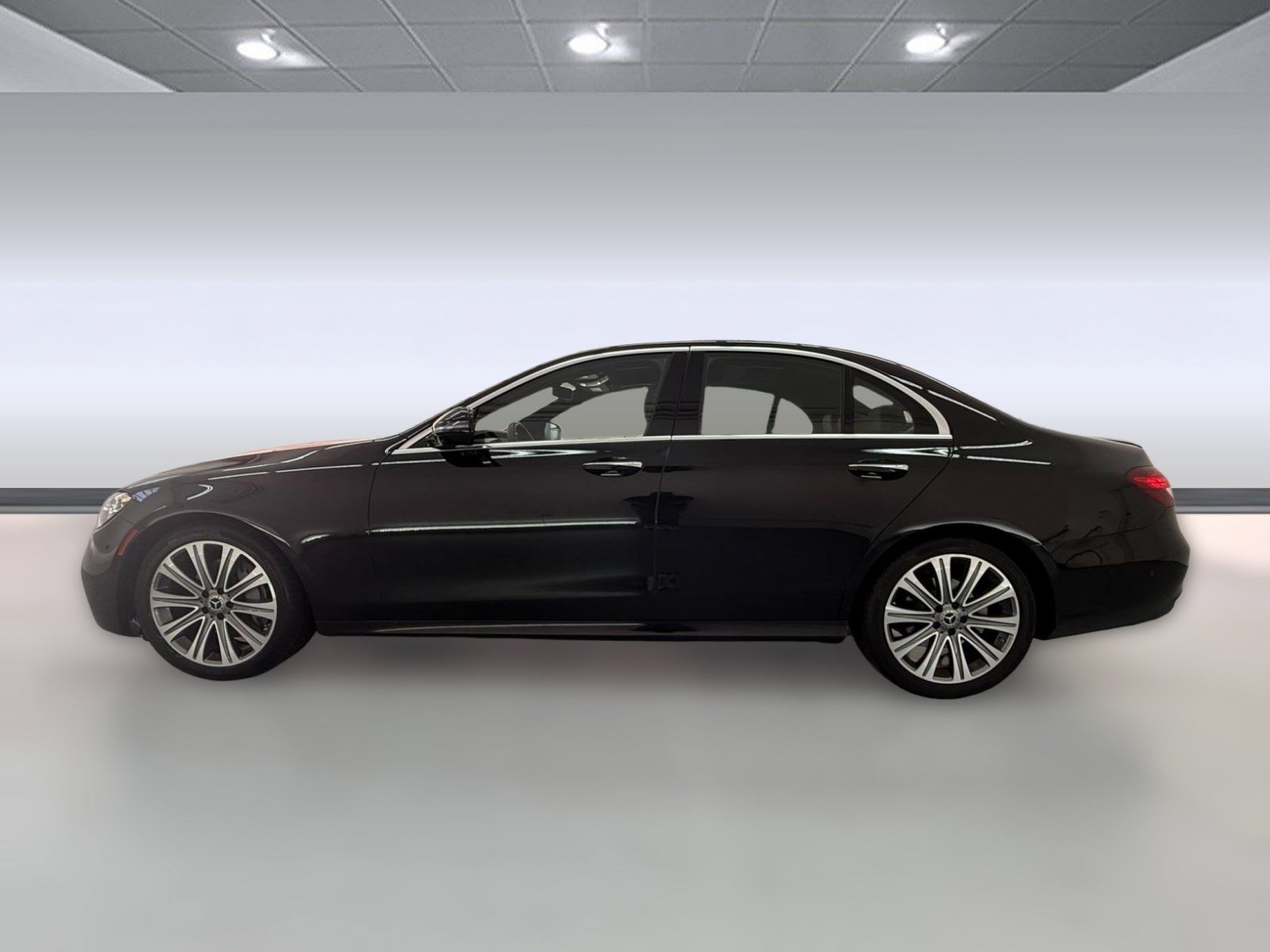 Used 2023 Mercedes-Benz E 350 Sedan image 2