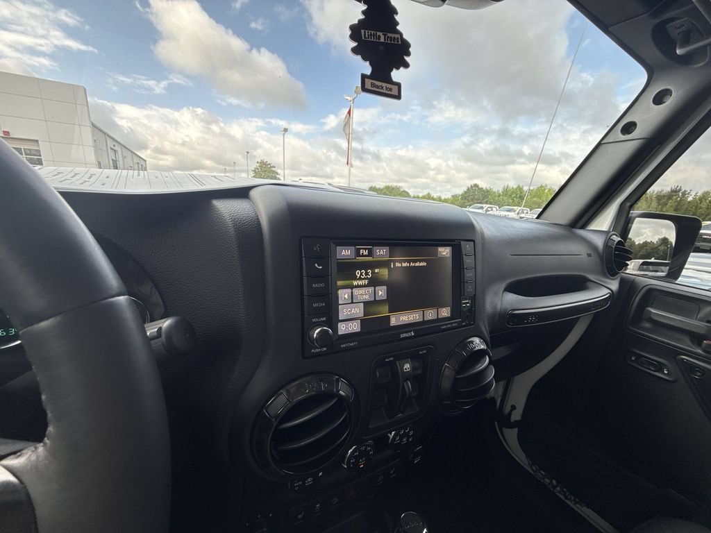 Used 2017 Jeep Wrangler Unlimited Sahara AWD/4WD image 19