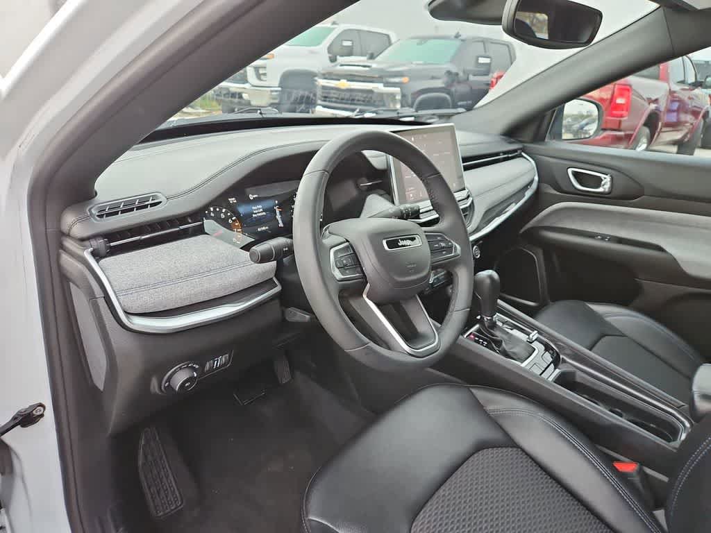 Used 2024 Jeep Compass Latitude AWD/4WD image 16