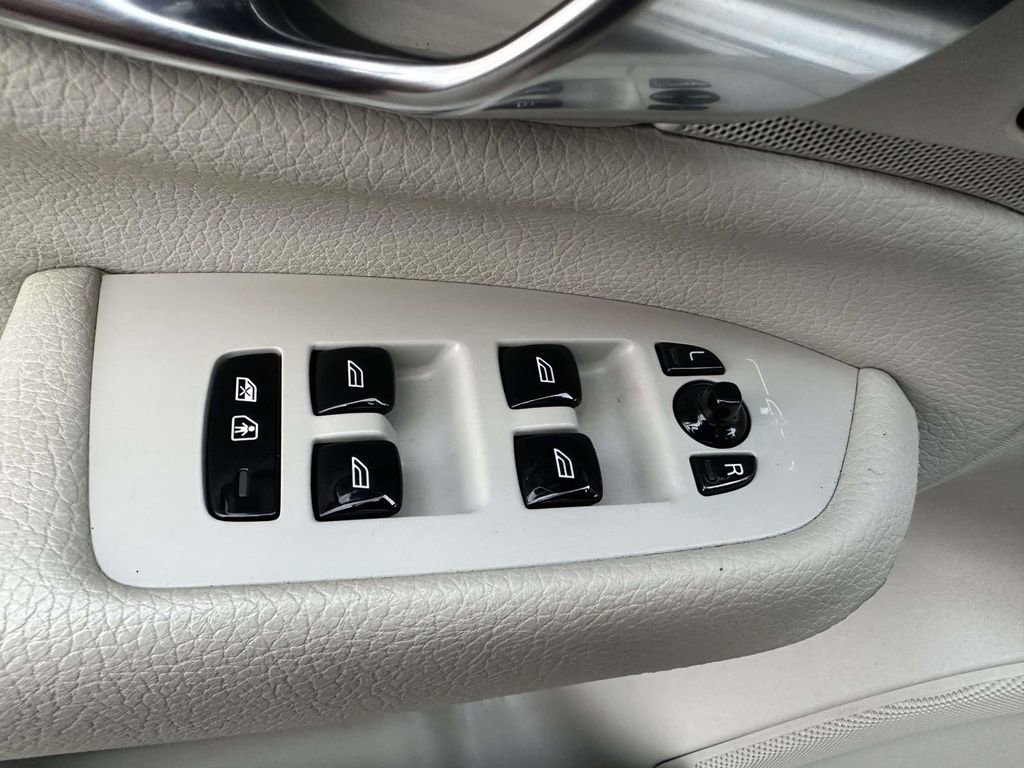 Used 2019 Volvo XC90 T6 Momentum w/ Advanced Package image 19