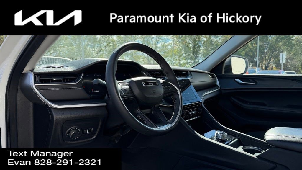 Used 2023 Jeep Grand Cherokee L Laredo image 26